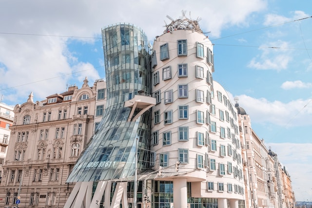 alice-gtSZ3YWwzJY-unsplash